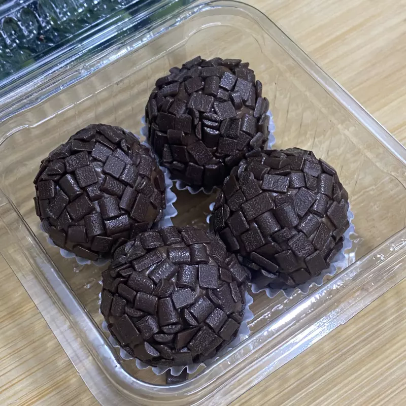 4BRIGADEIROS GOURMET GRA. MEIOAMARGO