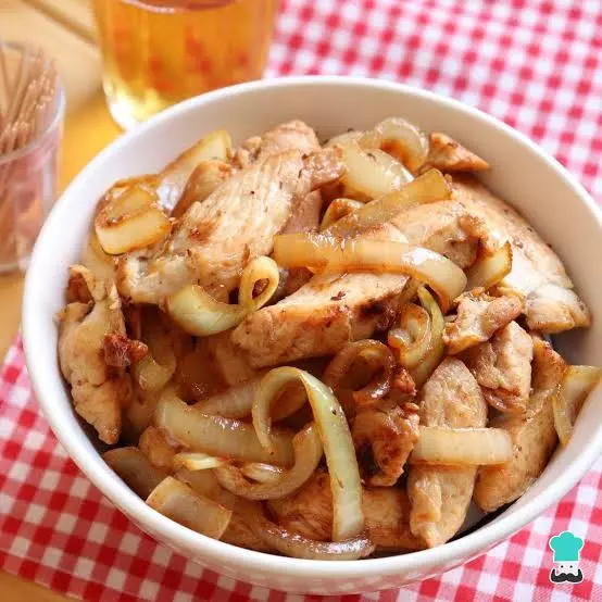 Isca de Frango Acebolada