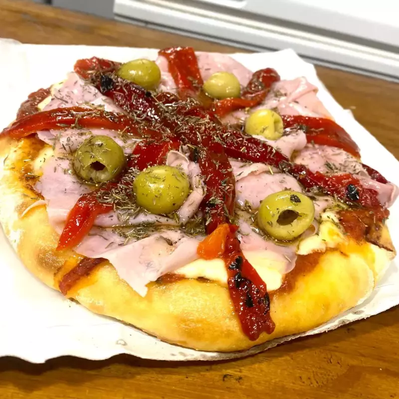 PIZZA DE JAMON Y MORRON