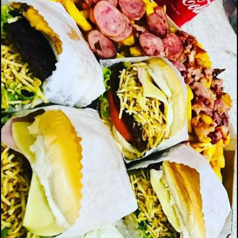 4 x salada fritas  bacon e calabresa