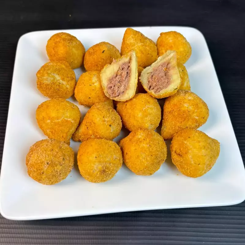 MINI COXINHA CARNE SECA PRE FRITO