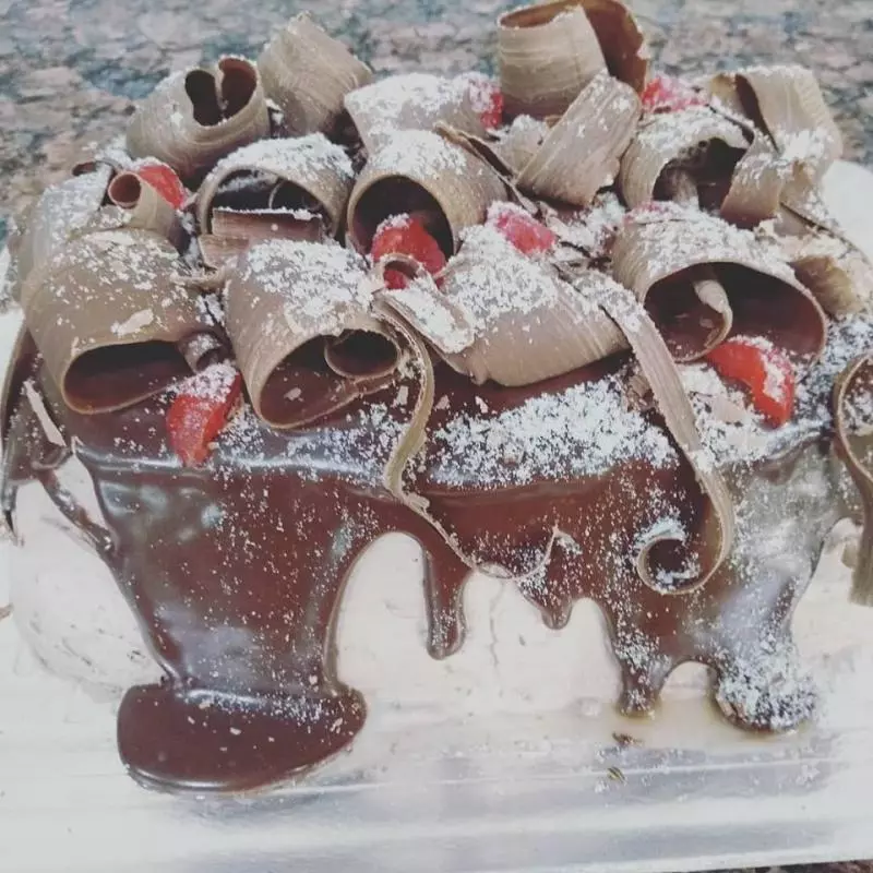 TORTA DE BRIGADEIRO COM NINHO
