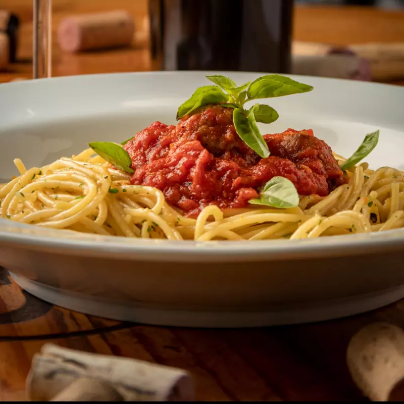 Fettuccine c/ Polpetas ao Pomodoro