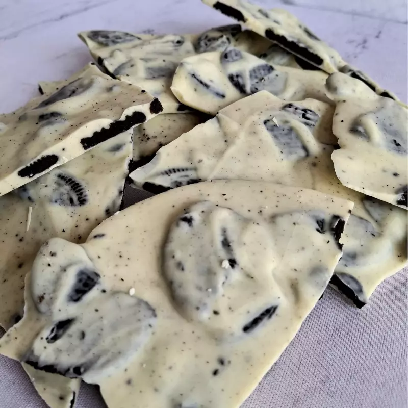 Lascas de Chocolate com Oreo