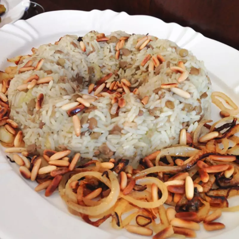 Arroz Sírio com cebolas carameladas