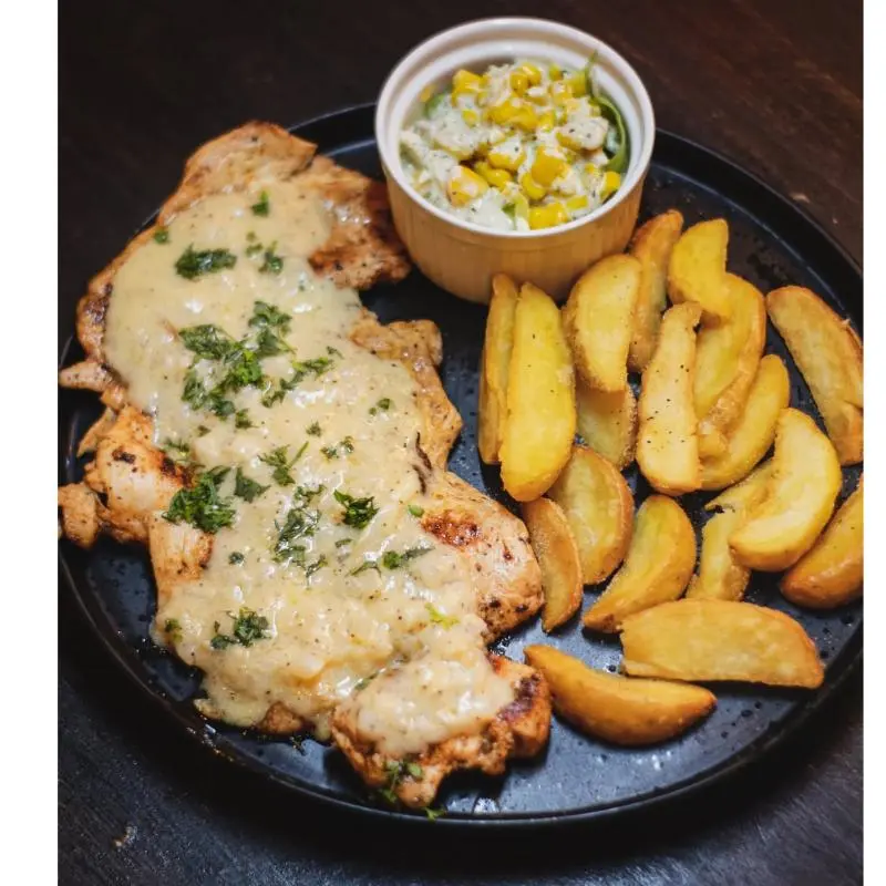 PECHUGA EN SALSA BLANCA