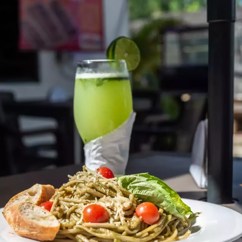 PASTA PESTO CON POLLO ASADO