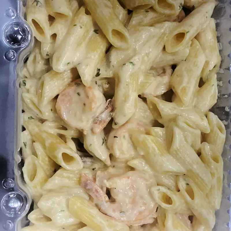 Pasta Alfredo con Camarones