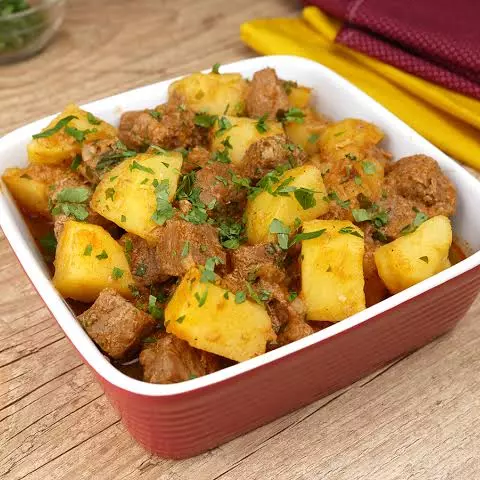 Picadinho de carne com batata