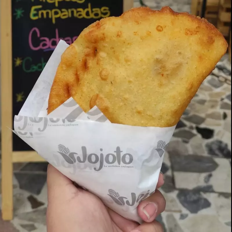Empanada Jamón con queso amarillo