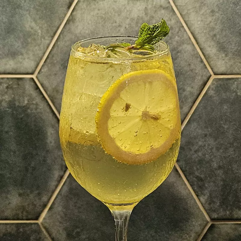 Limoncello Spritz