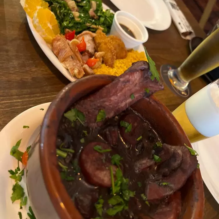 FEIJOADA COMPLETA C/ caipirinha cort