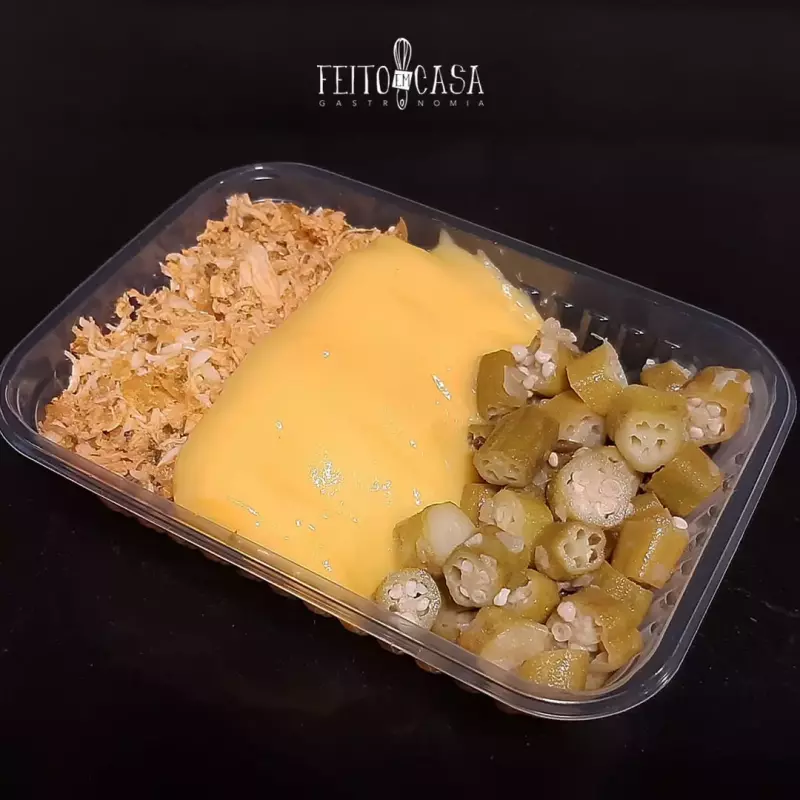 *Frango desfiado c/ purê de baroa e.