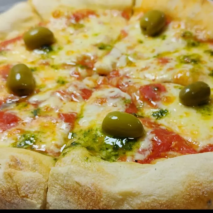 • Pizza Doble Muzza