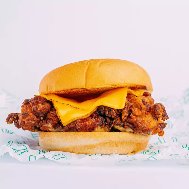 Chicken Cheese + Papas Fritas