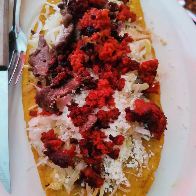 HUARACHE CON BISTEC Y CHORIZO
