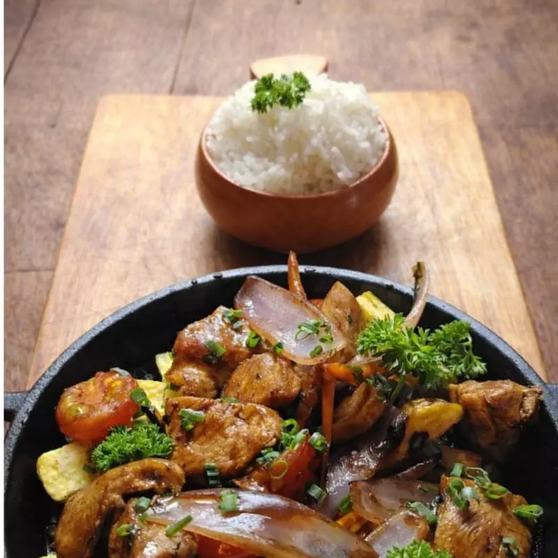 Pollo Saltado