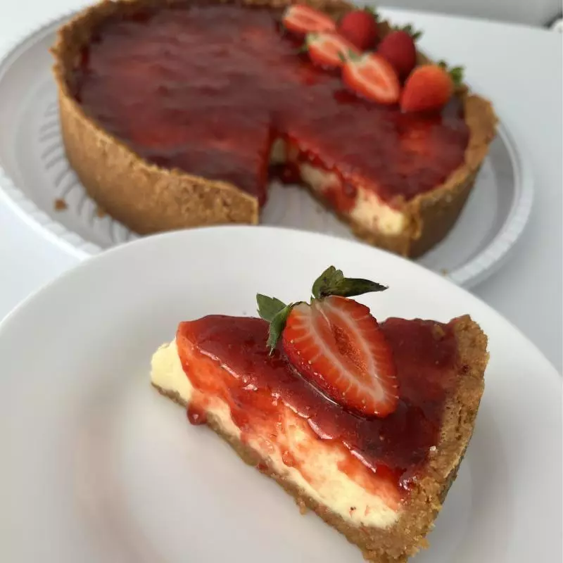 Fatia cheesecake de morango