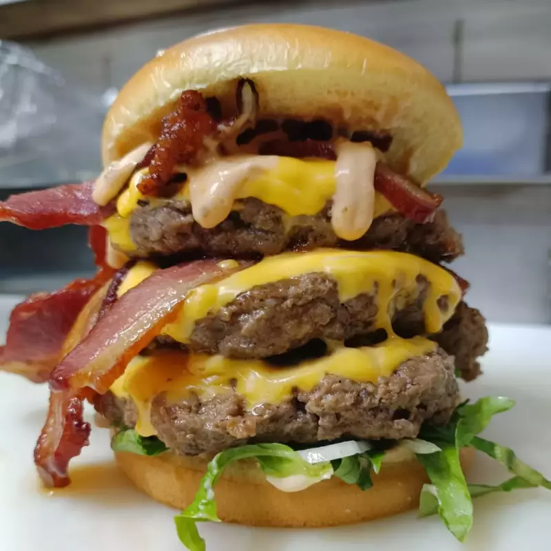 SUPER BURRA + PAPAS FRITAS