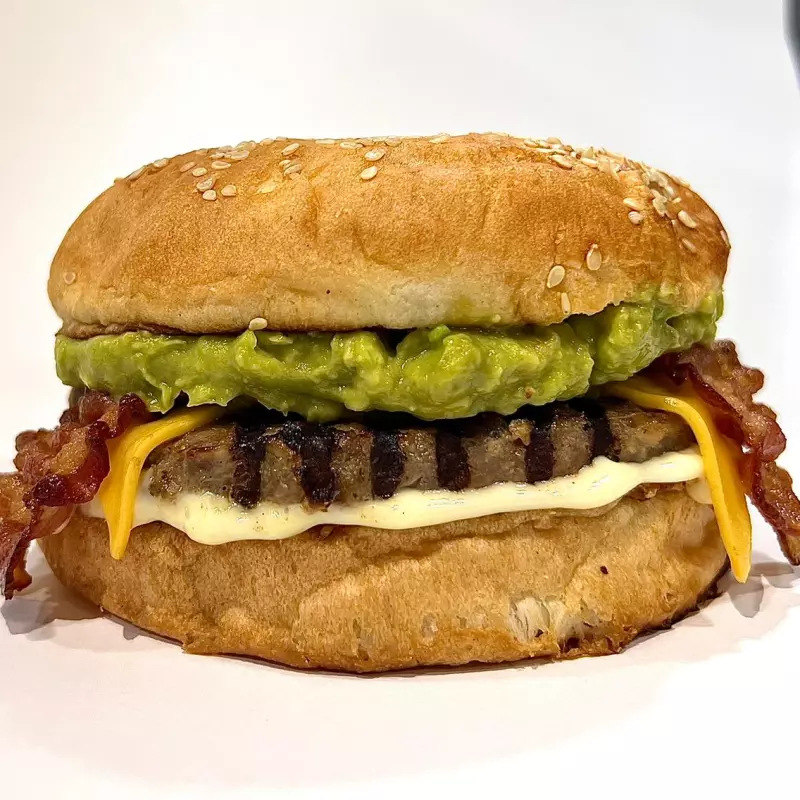 GUACAMOLE CHESSE BURGER