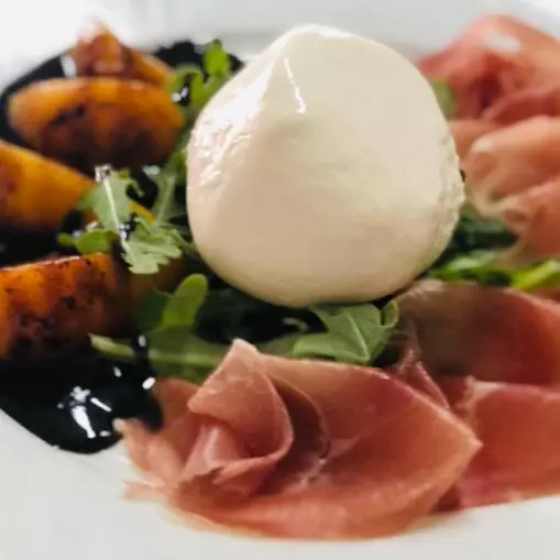 BURRATA CON PROSCIUTTO