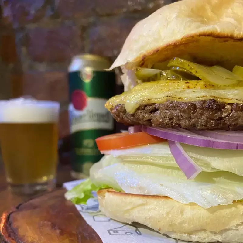BURGUER DO MÊS "Saladinha & Picles"