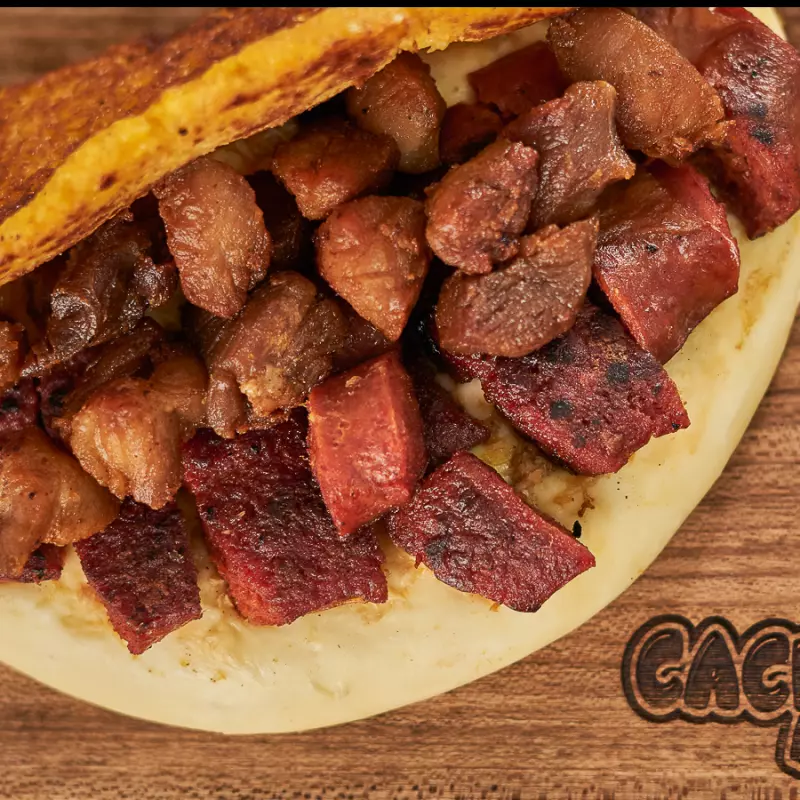 CACHAPA CON CHANCHO Y CHORIZO