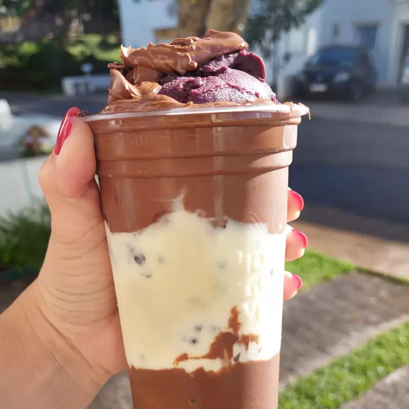 Açaí com Nutella e Cookies e Cream