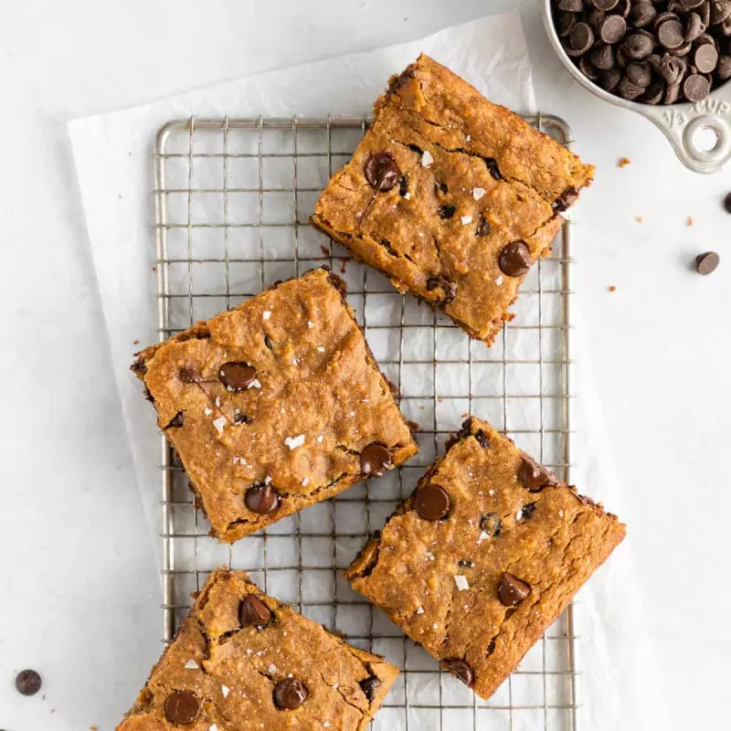 Blondies con choco chips y nueces