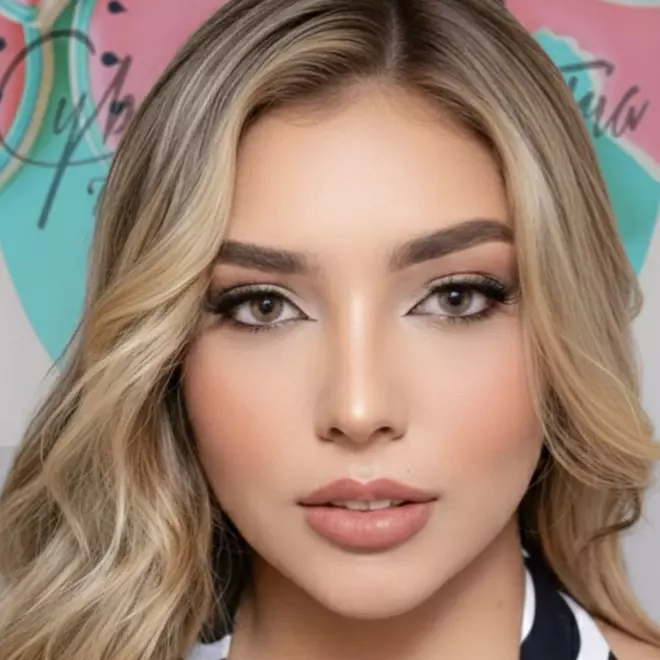 Mía Ocre sin bordes hiperrealist 🍩