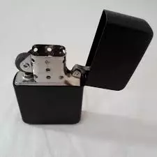 Isqueiro estilo zippo