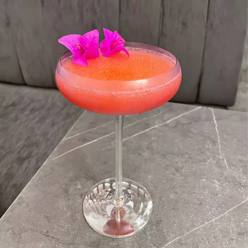 ROSA TROPICAL