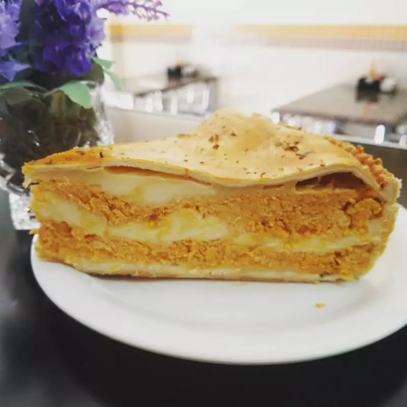 EMPADÃO DE FRANGO E CATUPIRY