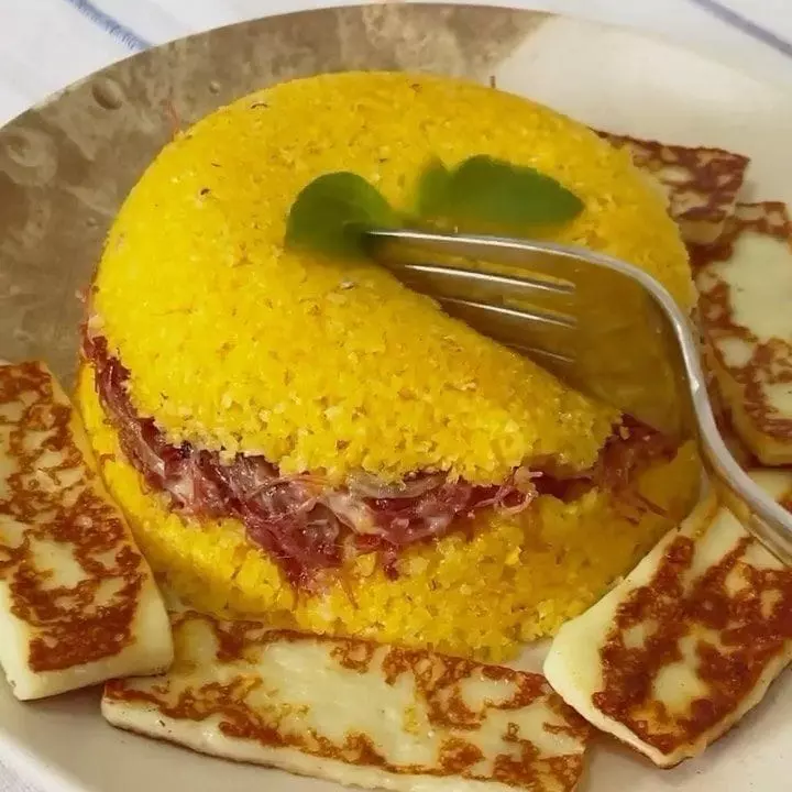 cuscuz recheado de carne seca