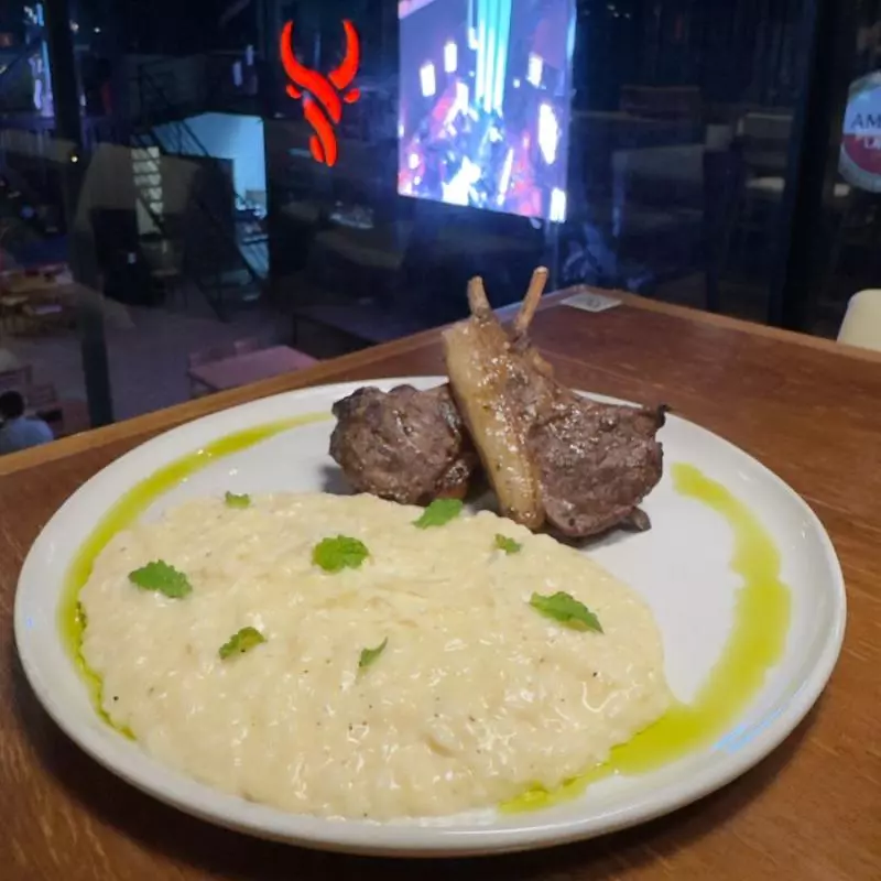 Risoto de Parmesão e Carre Francês