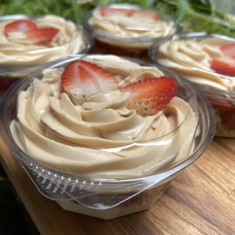 Bolo de ninho com morango