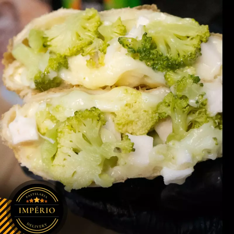 Brócolis, palmito, requeijão e q