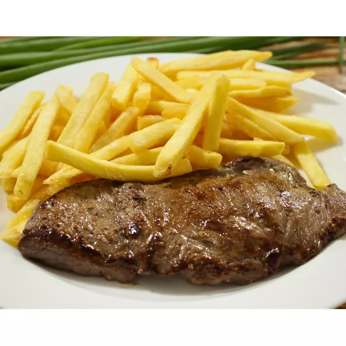 CHURRACO CON PAPAS FRITAS