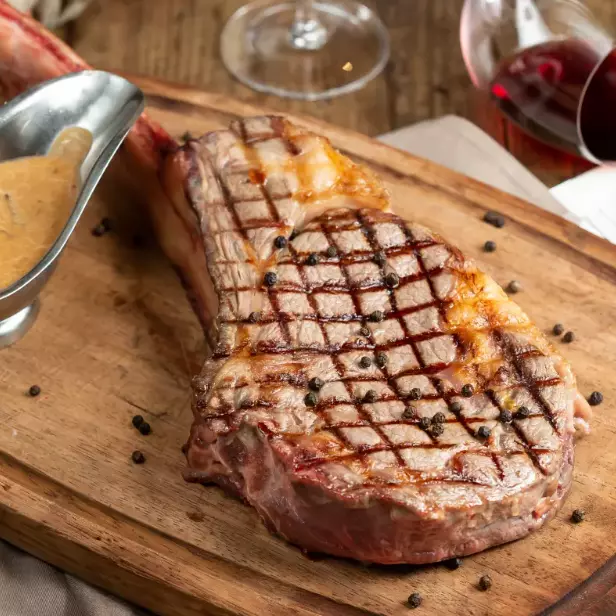 TOMAHAWK ANGUS BEEF