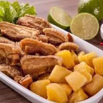 Porção de Torresmo com Mandioca