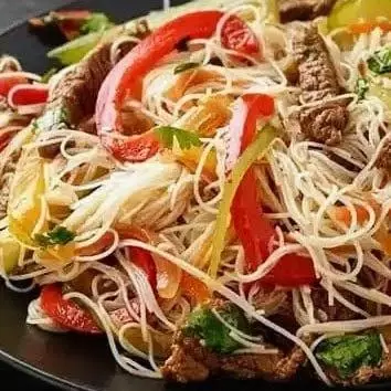 FIDEOS CHINOS CON POLLO