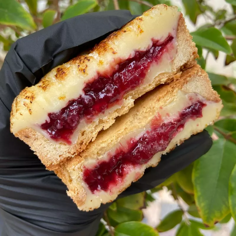 Tortinha Brûlèe com frutas vermelhas