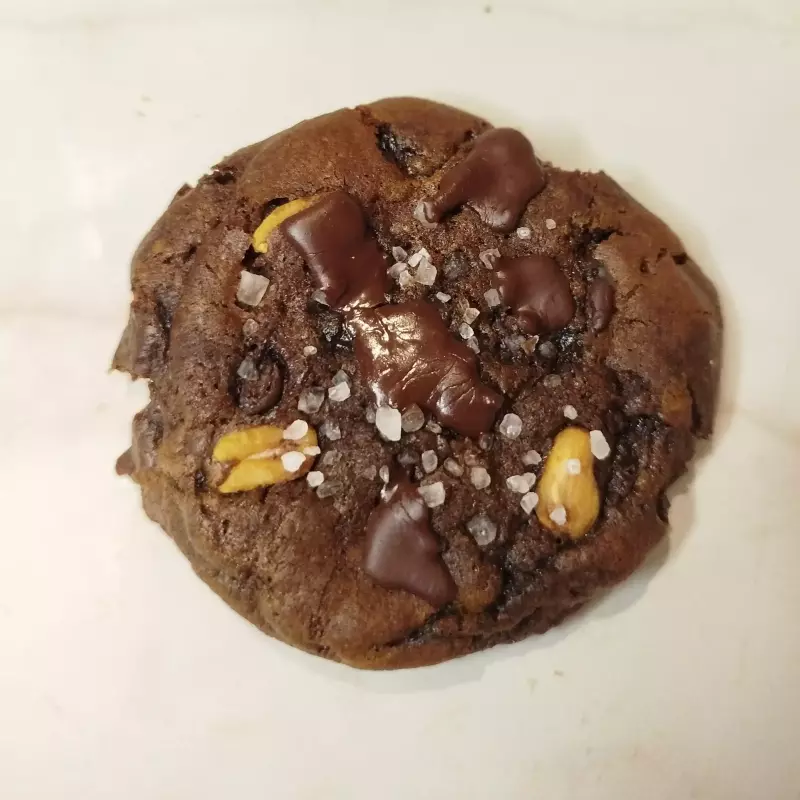 Cacao, maní, chips y granitos de sal