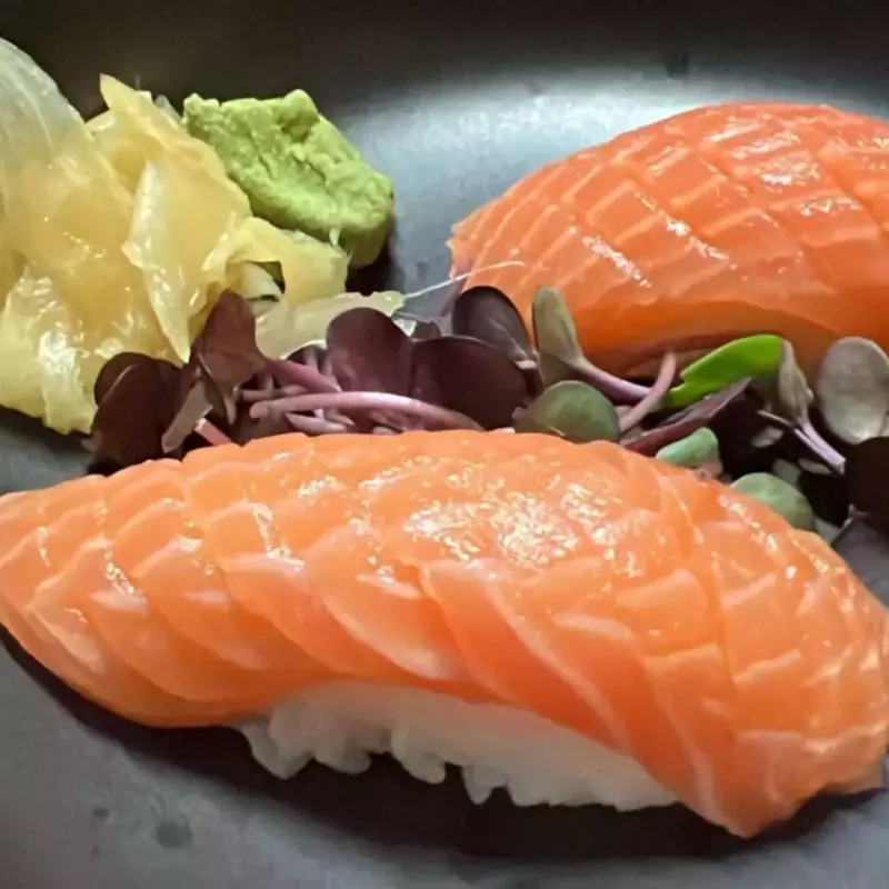 Nigiri de salmão 05 unit.