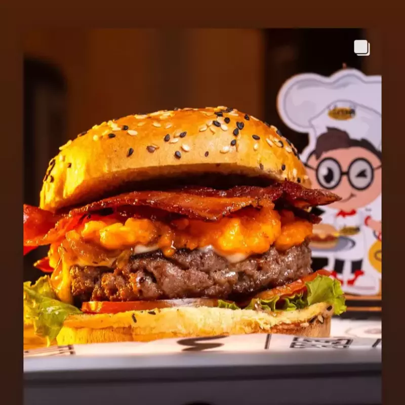- Burgue Cheddar + pepsi