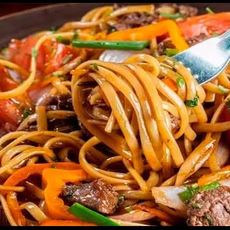 Tallarin Saltado Cerdo Asado