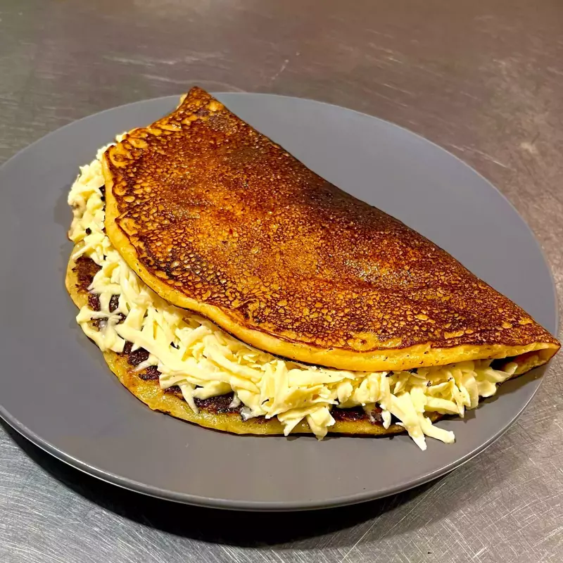 Cachapa con queso semi duro