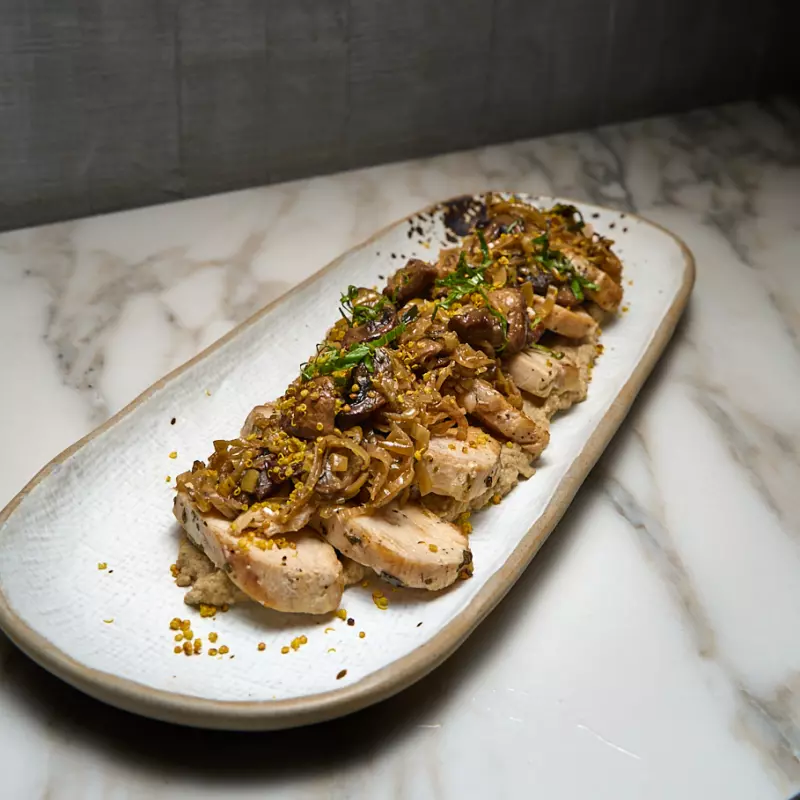 POLLO ROSTIZADO Y MOLE