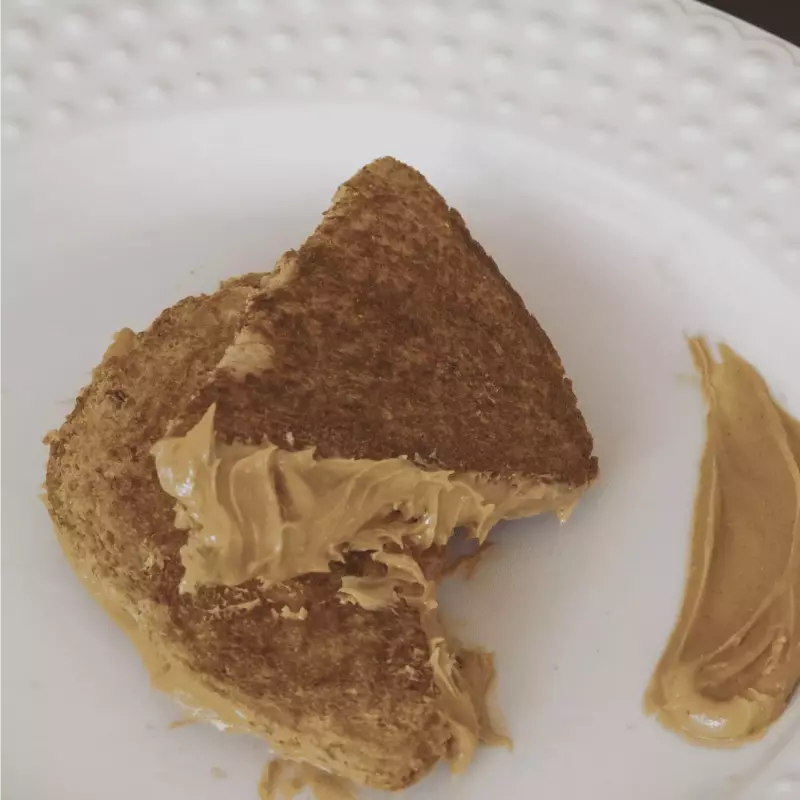 PAN CON CREMA DE CACAHUATE