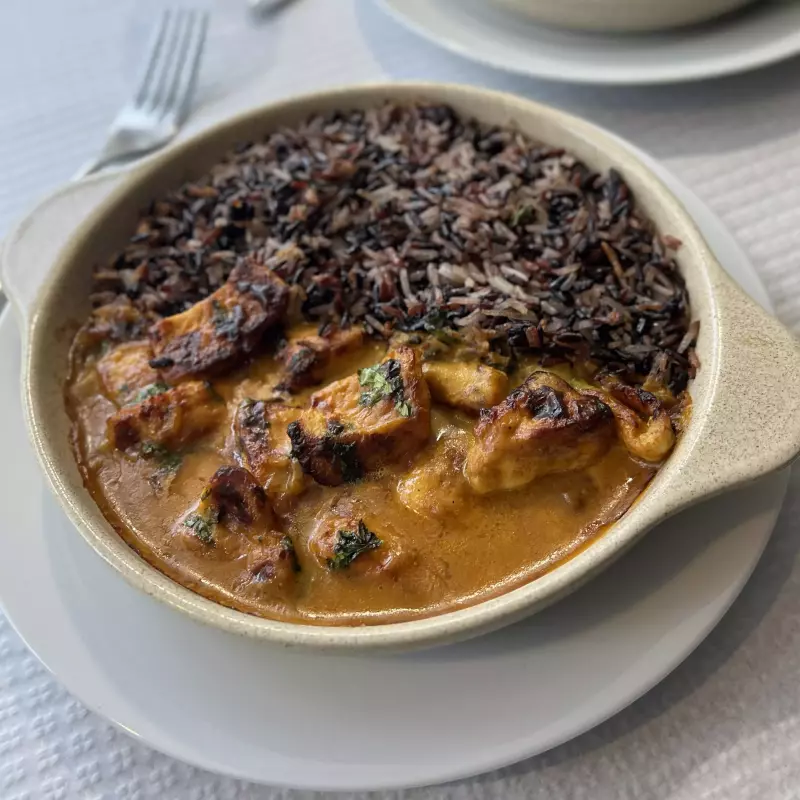Frango ao Caril com Arroz Selvagem